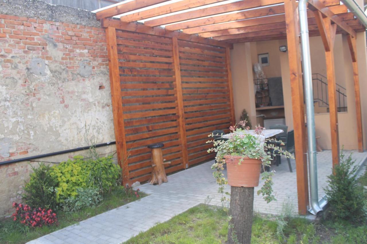 Suterenovy Apartman V Centre Piest'any Exterior photo